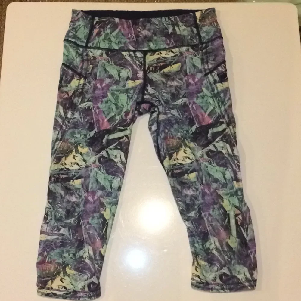 Lululemon tropical crop leggings - Picture 3 of 8